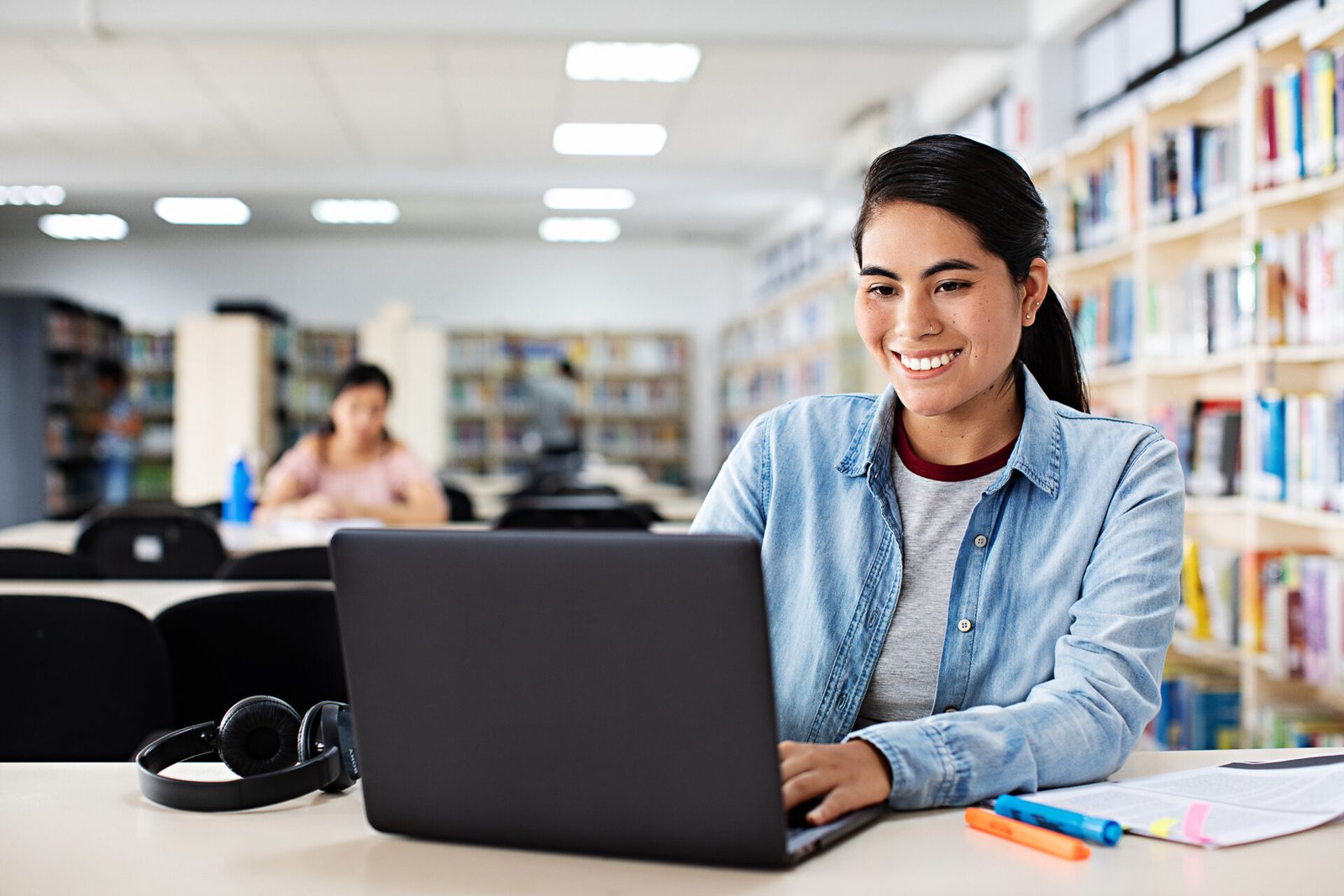 La UCV amplía su oferta educativa en programas de pregrado mediante las ...