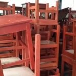 Tarapoto: Entregan mobiliario escolar a 10 colegios gracias a madera decomisada y las manos de internos