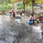 Banda de Shiclayo: Población acude a ojo de agua de la nueva Vía de Evitamiento ante desabastecimiento de agua potable