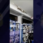 Tarapoto: Denuncian grave riesgo eléctrico y estructural en local de Electro Oriente, aguas discurren por el techo