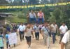 San Martín: Alcalde de Bellavista es llevado en anda durante inauguración de carretera vecinal en el Bajo Biavo