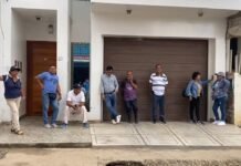 Tarapoto: Trabajadores administrativos en educación realizan plantón en Ugel exigiendo bono por el Día del Servidor Público