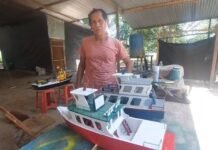 Tarapoto: Artesano anuncia sorteo navideño de barco hecho con sus manos para financiar sus proyectos en Tarapoto