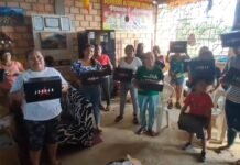 La Banda de Shilcayo: Comedor Popular Manuel Aguilar entrega calzado y ropa a familias de bajos recursos