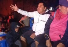 La Banda de Shilcayo: Entre jalones y empujones, rondas campesinas intervienen a presuntos implicados en robo de ocho cerdos