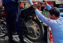 La Banda de Shilcayo: Hallan moto lineal y laptop abandonadas cerca del mercado distrital