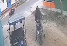 Morales: Delincuentes en moto arrebatan cadena de oro a madre de familia