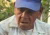 Tarapoto: Jóvenes ayudan a anciano que desde Naranjillo llega a Tarapoto a pedir limosna, sus hijos no lo atienden