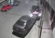 Tarapoto: Camioneta que transitaba en sentido contrario y conducida por la “Tía Mary”, impacta contra auto estacionado